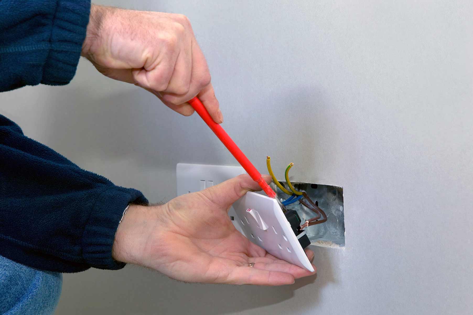 Our electricians can install plug sockets for domestic and commercial proeprties in Salford and the local area. 